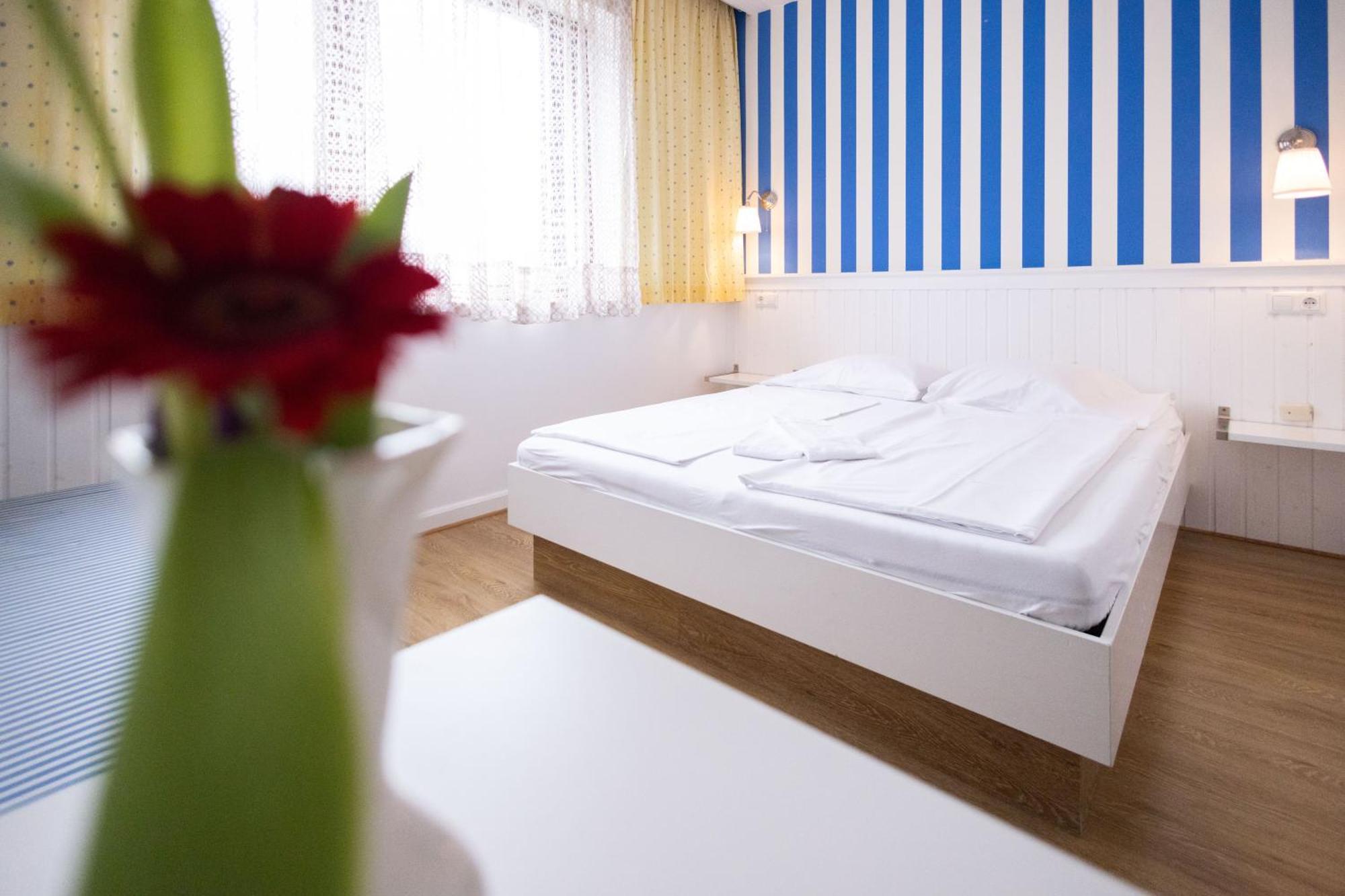 Pension Seerose Hotel Portschach am Woerthersee Exterior photo
