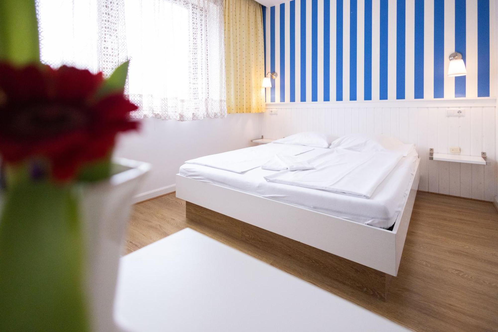 Pension Seerose Hotel Portschach am Woerthersee Exterior photo